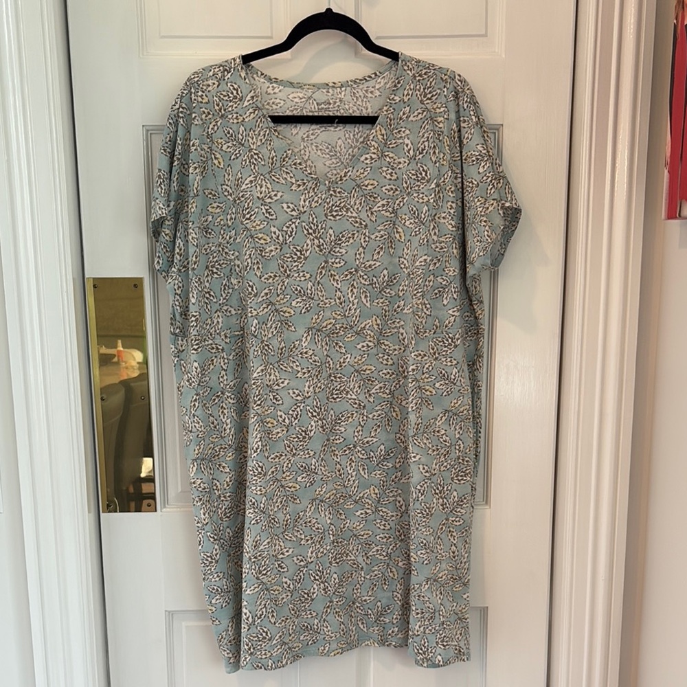 J Jill Floral V-Neck Women's T Shirt Dress - Blue and White